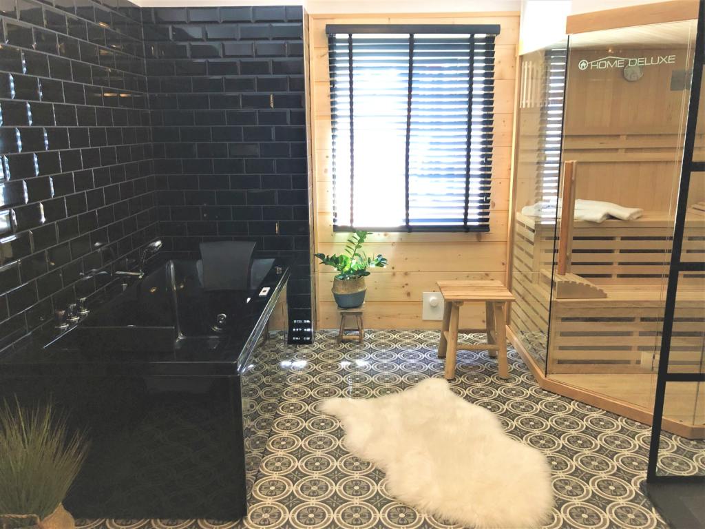 Alpenliebe Luxury-Suite Inzell Bad mit Sauna und Whirlpool